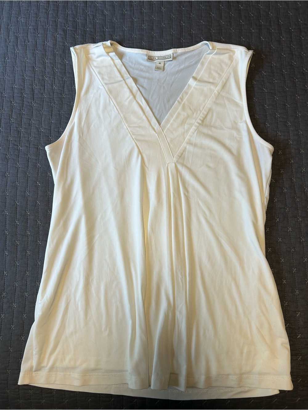 Liz Claiborne Cream V-Neck Pleat Front Sleeveless Blouse